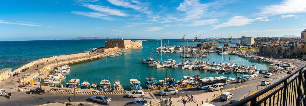 Archipelagos In The Heart Of The Apartment Iraklio