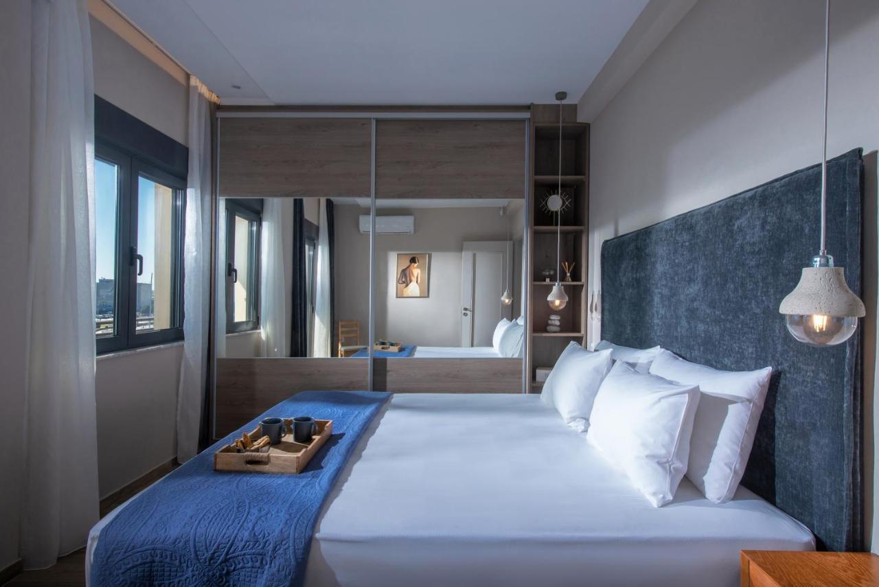Archipelagos In The Heart Of The Apartment