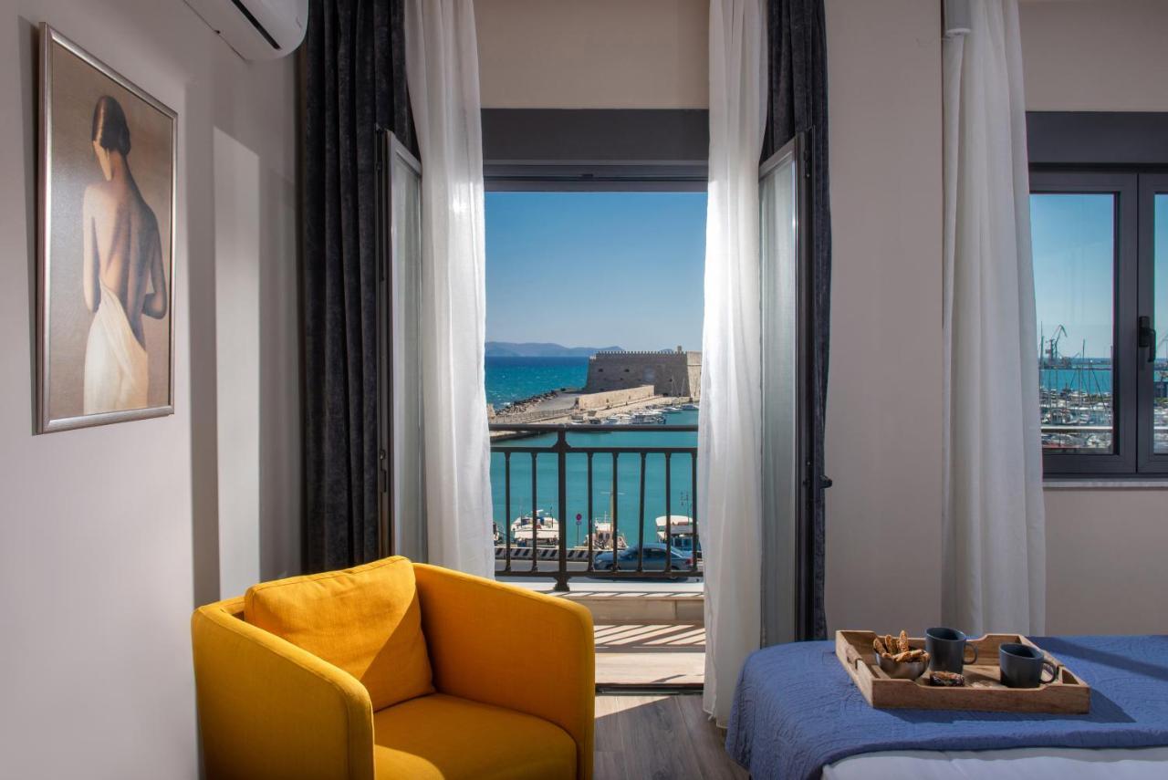 Archipelagos In The Heart Of The Apartment *