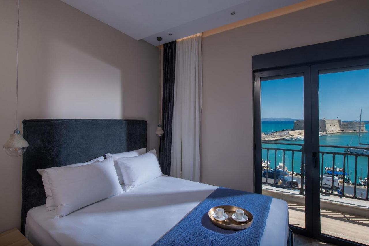 Archipelagos In The Heart Of The Apartment *